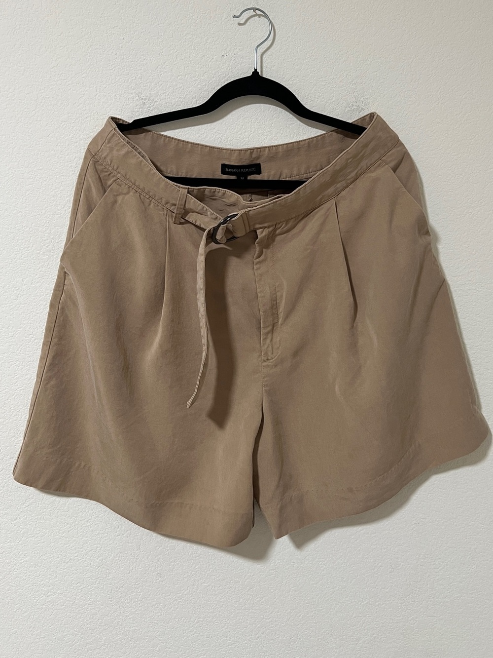 Lyocell belted pleated shorts, Women’s Size 14 Tan / Khaki, High waist